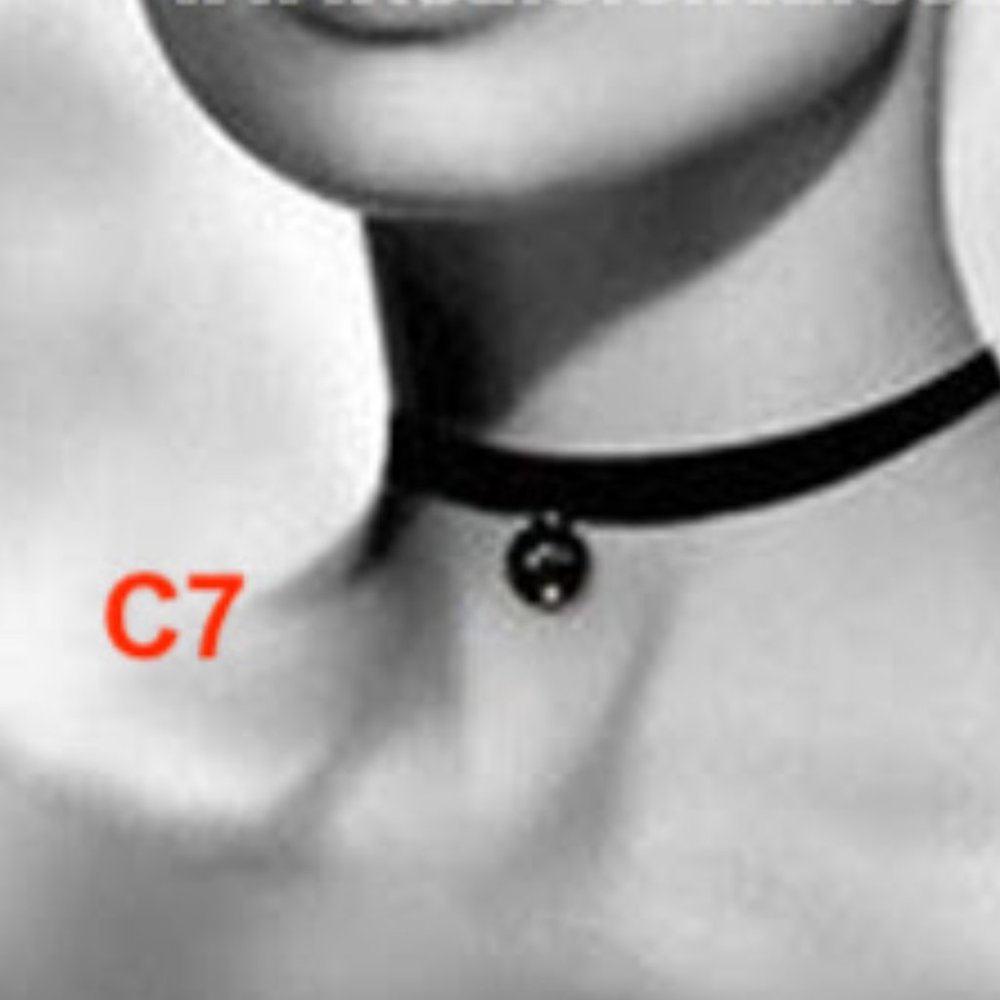 BLACK FAUX PEARL VELVET CHOKER